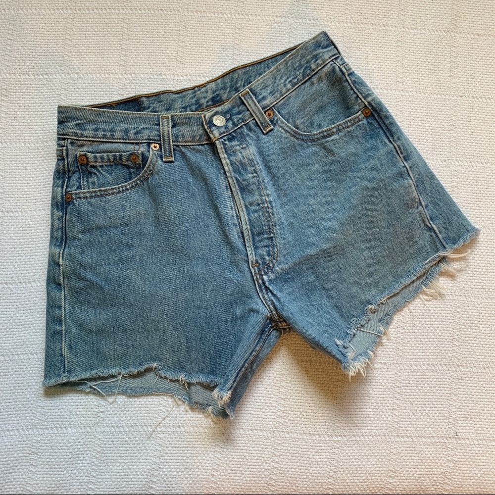 Women’s Levi’s 501 Cut Off Denim Shorts Waist 30